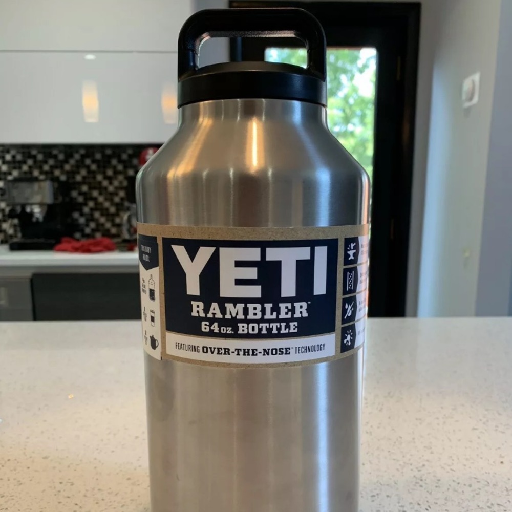 Yeti Rambler 64 oz Stainless Insulated Bottle NWT